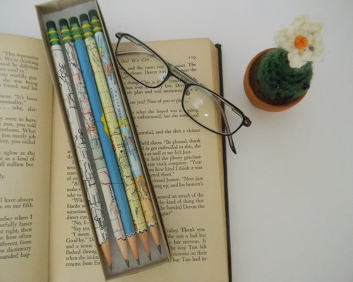 Vintage atlas hand wrapped pencils - A set of 5 pencils hand-wrapped with vintage maps for the travel geek