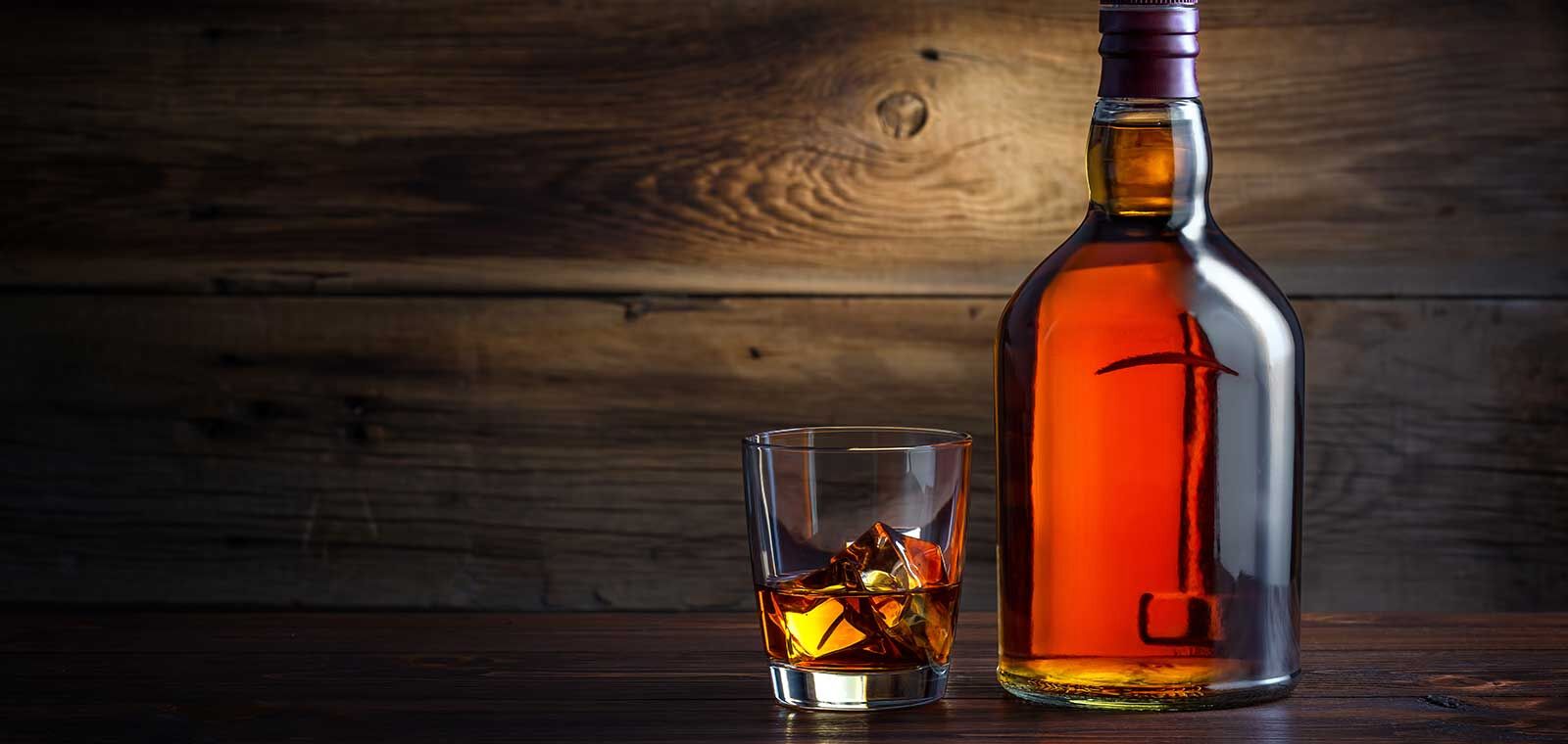 20+ Amazing Gifts For Whiskey Lovers (Christmas 2020) | Expertly Chosen Gifts