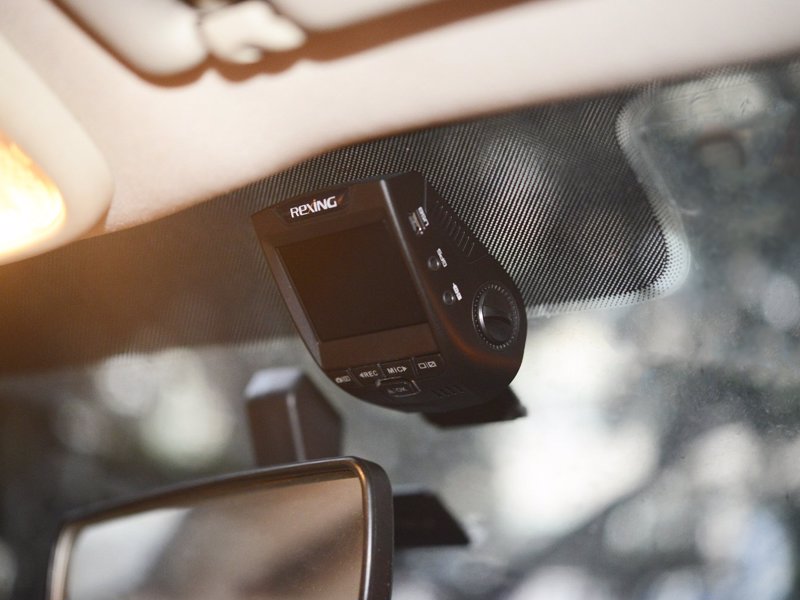 Discreet Dashboard Camera - Discreet dashcam with accident detection, and loop recording, makes sure you have evidence on your side in the case of accidents