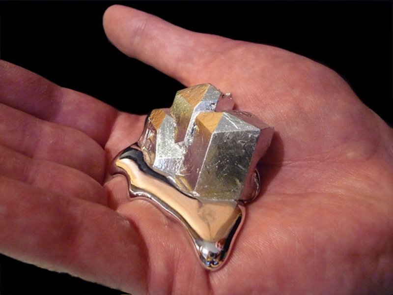 Pure Gallium - Gallium is a metal which almost instantly melts in your hand! It feels like mercury but is non-toxic.The perfect gift for physics students, science lovers