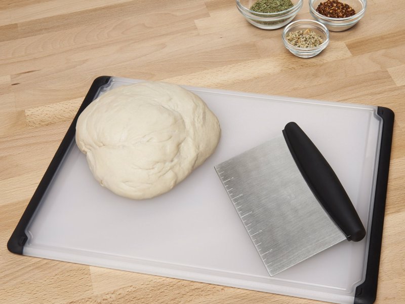 OXO Good Grips Multi-purpose Scraper & Chopper - Perfect for cutting dough, sectioning pie crusts, and more