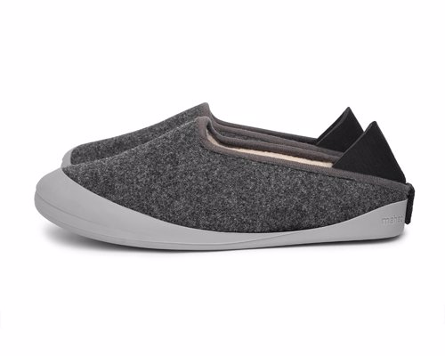 Deluxe slippers with detachable outdoor soles