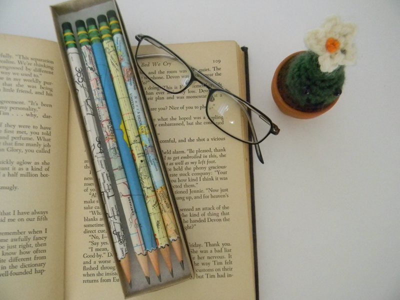 Vintage atlas hand wrapped pencils - A set of 5 pencils hand-wrapped with vintage maps for the travel geek