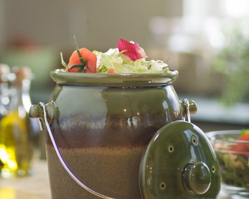 Compost Crock - Compost kitchen scraps in style